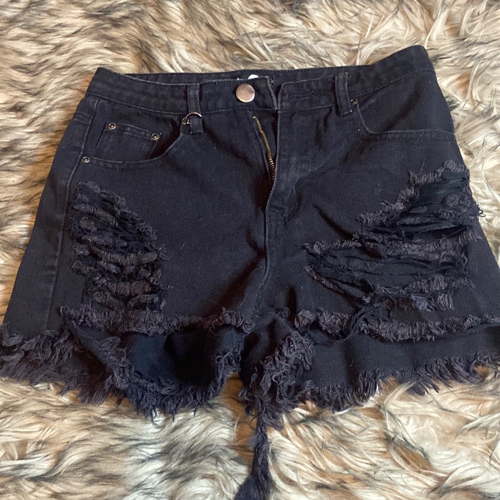 Boohoo Women’s Distresses shorts!